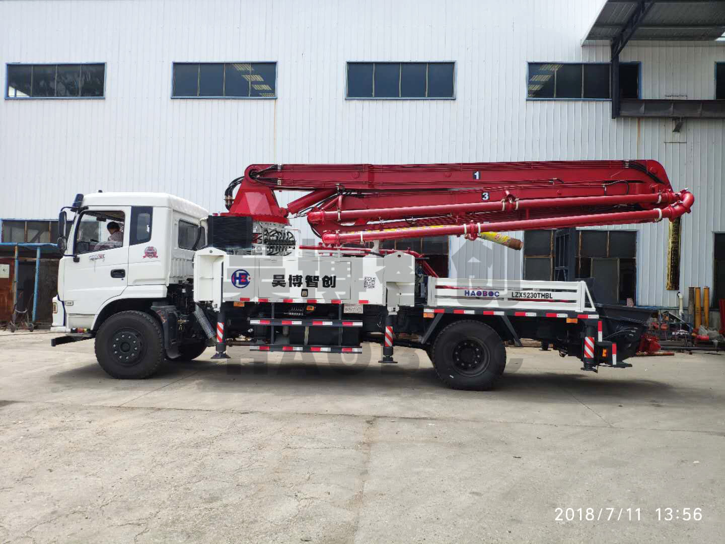 小型泵车